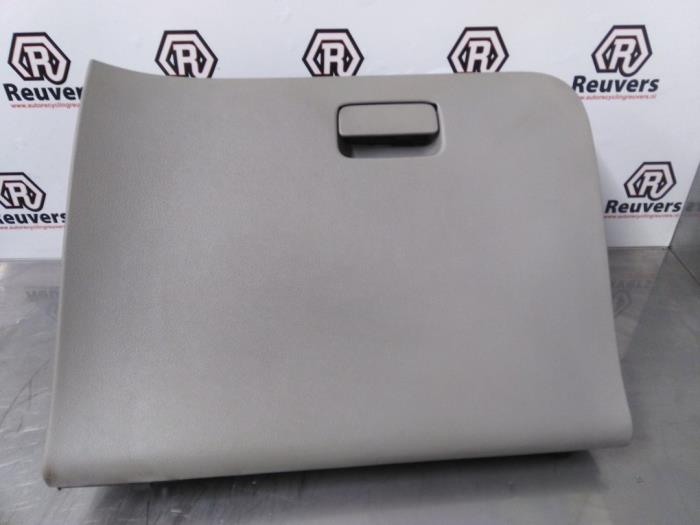 Begagnade Handskfack Nissan Elgrand Pris € 25,00 Marginaltabell erbjuds av Autorecycling Reuvers B.V.