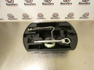 Used Tool set Peugeot 308 SW (L4/L9/LC/LJ/LR) 1.6 BlueHDi 120 Price € 30,00 Margin scheme offered by Autorecycling Reuvers B.V.