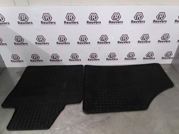 Car floor mat set