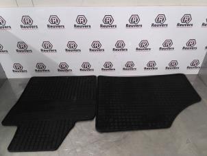 Used Set of mats Volkswagen Caddy III (2KA,2KH,2CA,2CH) 1.6 TDI 16V Price € 20,00 Margin scheme offered by Autorecycling Reuvers B.V.