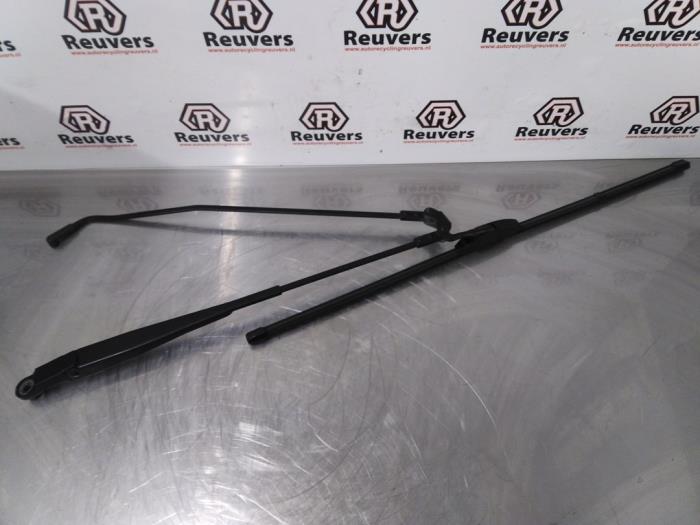 Front wiper arm from a Citroën C1 1.0 12V 2011