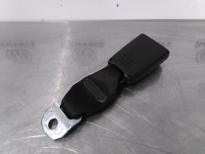 Rear seatbelt buckle, right from a Citroën C1 1.0 12V 2011