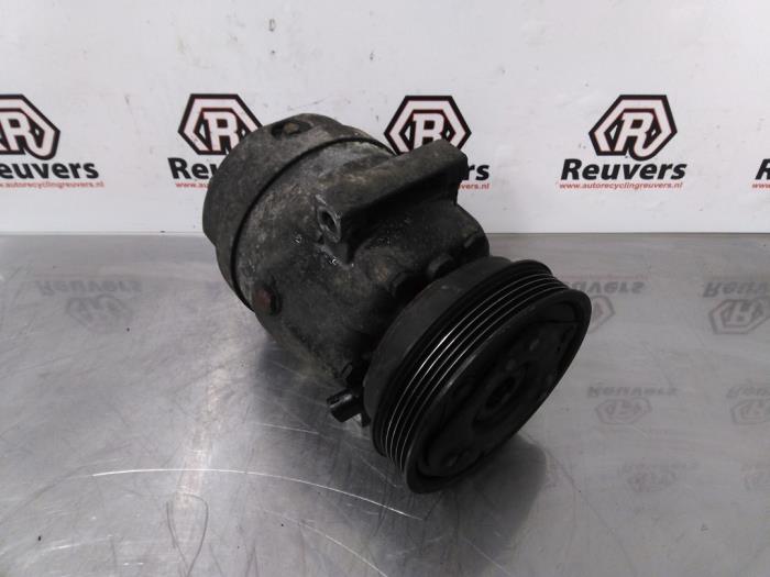 Usagé Compresseur de clim Renault Laguna II Grandtour (KG) 1.8 16V Prix € 50,00 Règlement à la marge proposé par Autorecycling Reuvers B.V.