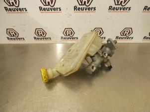 Used Master cylinder Peugeot 1007 (KM) 1.4 Price € 25,00 Margin scheme offered by Autorecycling Reuvers B.V.