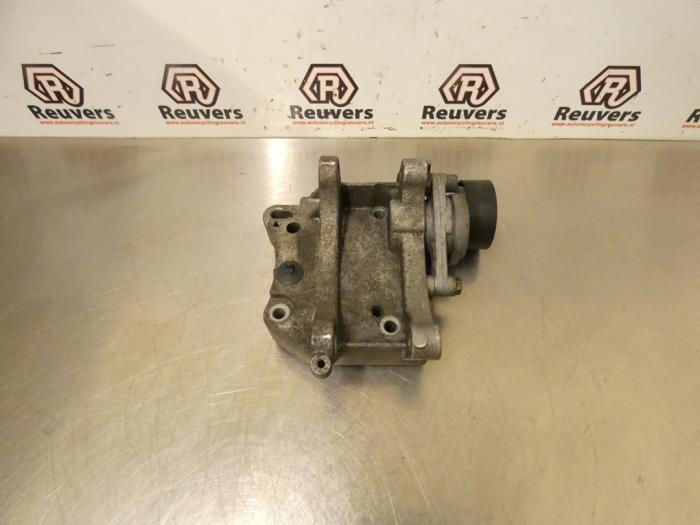 Used Alternator upper bracket Peugeot 1007 (KM) 1.4 Price € 30,00 Margin scheme offered by Autorecycling Reuvers B.V.