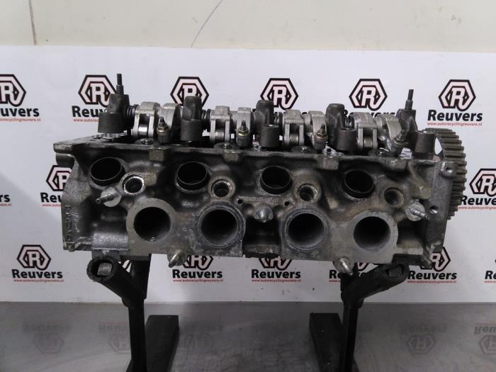 Cylinder head from a Peugeot 1007 (KM) 1.4 2010