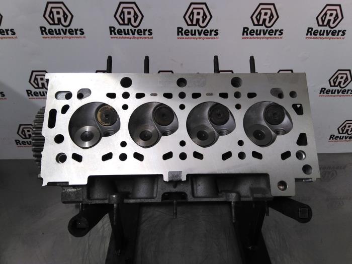 Usagé Culasse Peugeot Partner Combispace 1.4 Prix € 225,00 Règlement à la marge proposé par Autorecycling Reuvers B.V.