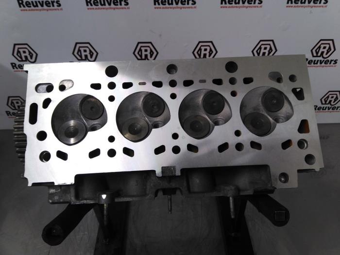 Cylinder head from a Citroën C3 (SC) 1.4 2010