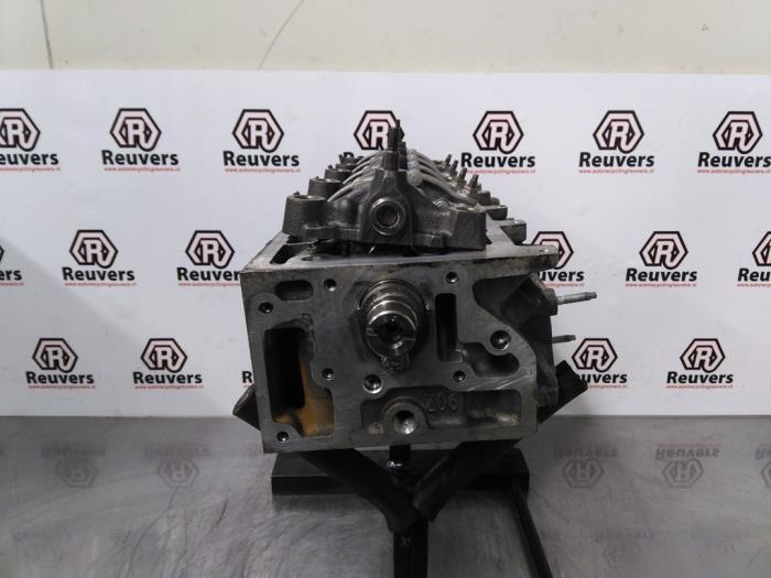 Cylinder head from a Peugeot 307 (3A/C/D) 1.4 2003
