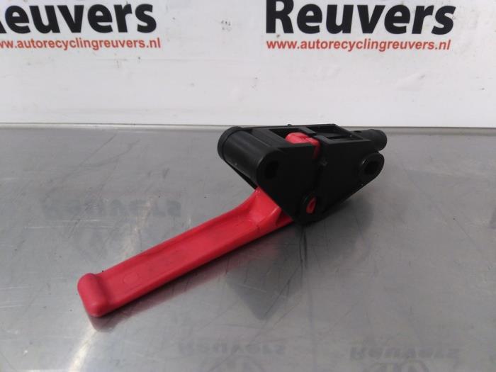 Hood lever from a Peugeot Expert (G9) 1.6 HDi 90 2012