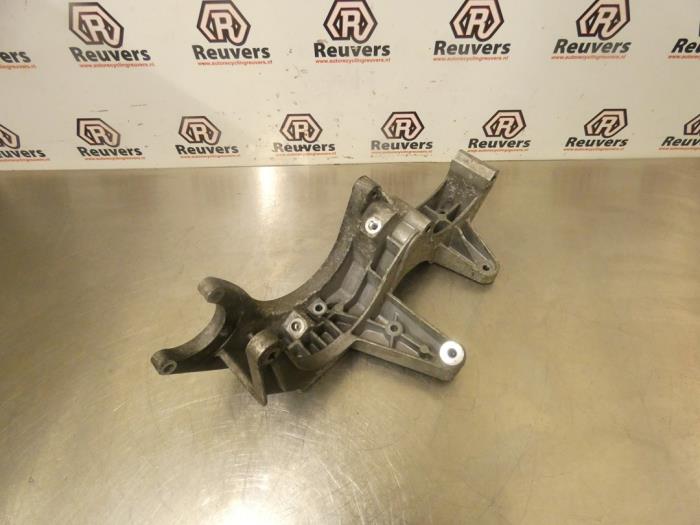 Used Alternator upper bracket Porsche Cayenne (9PA) 3.2 V6 24V Price € 30,00 Margin scheme offered by Autorecycling Reuvers B.V.