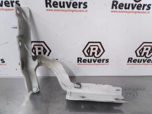 Used Bonnet Hinge Peugeot Expert (G9) 1.6 HDi 90 Price € 15,00 Margin scheme offered by Autorecycling Reuvers B.V.