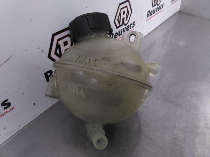 Expansion vessel from a Peugeot Expert (G9) 1.6 HDi 90 2012