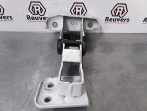 Used Tailgate hinge Peugeot Expert (G9) 1.6 HDi 90 Price € 35,00 Margin scheme offered by Autorecycling Reuvers B.V.