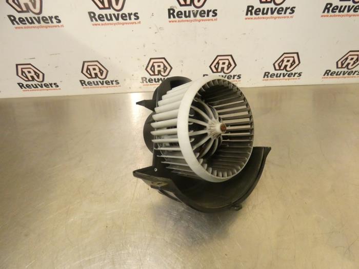 Motor de ventilador de calefactor de un Porsche Cayenne (9PA) 3.2 V6 24V 2004
