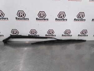 Used Front wiper arm Daihatsu Cuore (L251/271/276) 1.0 12V DVVT Price € 10,00 Margin scheme offered by Autorecycling Reuvers B.V.