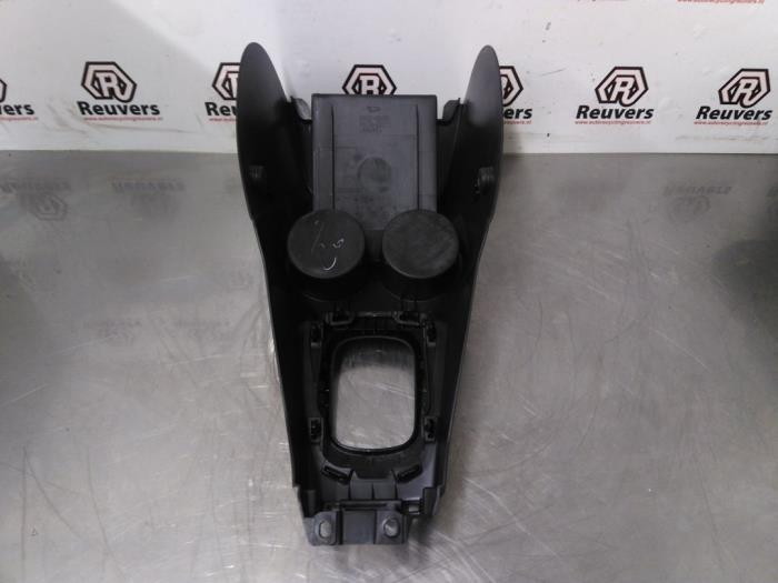 Middle console from a Daihatsu Cuore (L251/271/276) 1.0 12V DVVT 2012