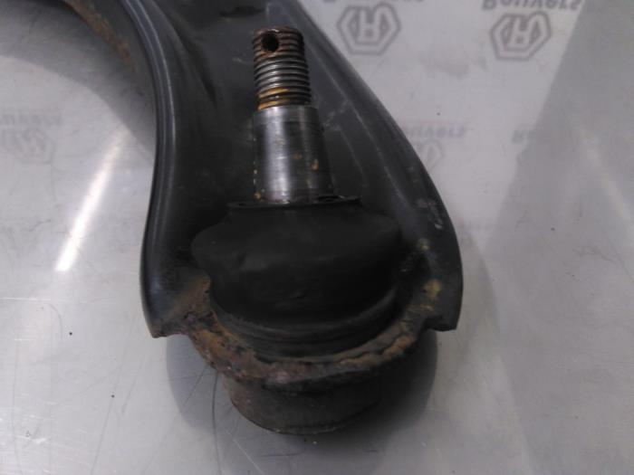 Bras de suspension bas avant droit d'un Daihatsu Cuore (L251/271/276) 1.0 12V DVVT 2012