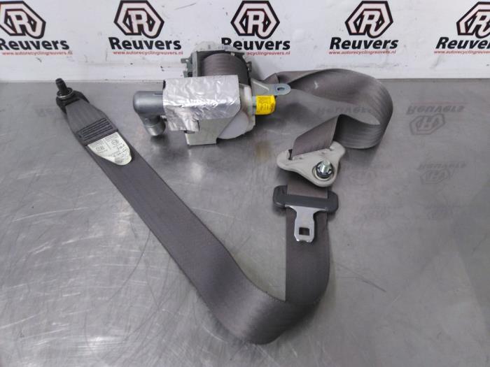 Begagnade Främre säkerhetsbälte, vänster Daihatsu Cuore (L251/271/276) 1.0 12V DVVT Pris € 40,00 Marginaltabell erbjuds av Autorecycling Reuvers B.V.