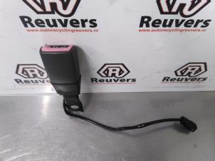 Used Front seatbelt buckle, left Daihatsu Cuore (L251/271/276) 1.0 12V DVVT Price € 15,00 Margin scheme offered by Autorecycling Reuvers B.V.
