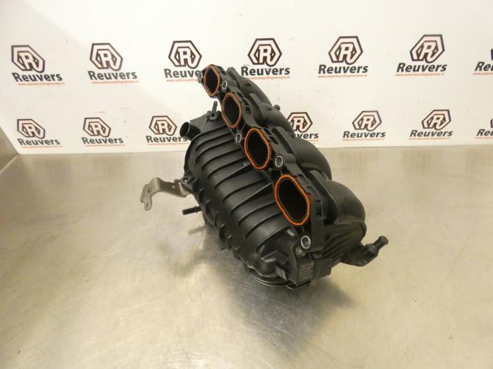 Intake manifold from a Peugeot 308 SW (4E/H) 1.6 VTI 16V 2012