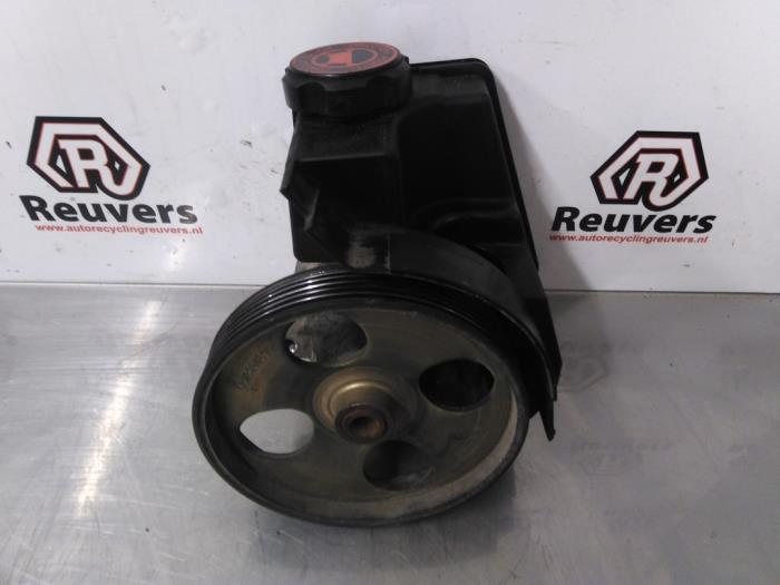 Usagé Pompe de direction Peugeot 206 (2A/C/H/J/S) 1.4 XR,XS,XT,Gentry Prix € 35,00 Règlement à la marge proposé par Autorecycling Reuvers B.V.