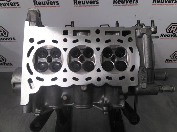 Begagnade Topplock Daihatsu Cuore (L251/271/276) 1.0 12V DVVT Pris € 150,00 Marginaltabell erbjuds av Autorecycling Reuvers B.V.