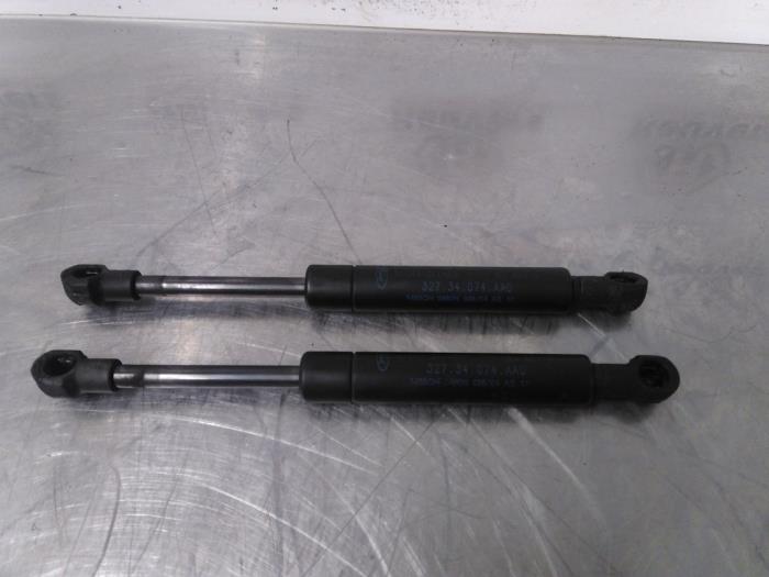 Set of tailgate gas struts from a Ford StreetKa 1.6i 2004
