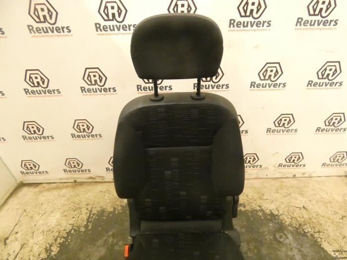 Seat, left from a Citroën Berlingo 1.6 Hdi 75 16V Phase 1 2009