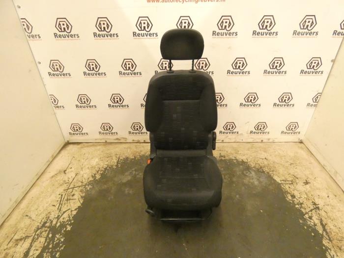 Seat, left from a Citroën Berlingo 1.6 Hdi 75 16V Phase 1 2009