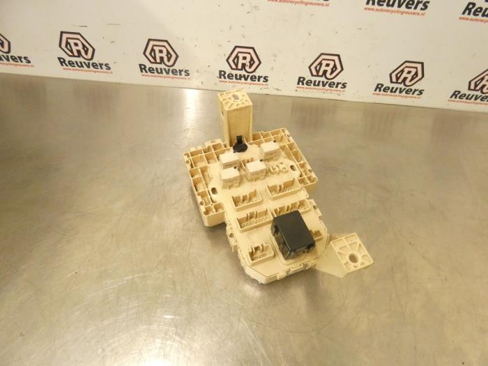 Fuse box Suzuki Swift 1.5 VVT 16V 3677062J20 CALSONIC