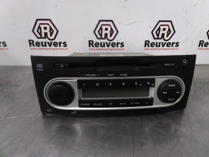 Radio CD Spieler van een Mitsubishi Colt (Z2/Z3) 1.1 12V 2011