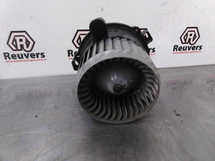 Heating and ventilation fan motor from a Mitsubishi Colt (Z2/Z3) 1.1 12V 2011