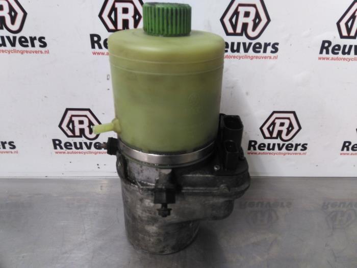 Power steering pump from a Seat Ibiza III (6L1) 1.4 16V 100 2007
