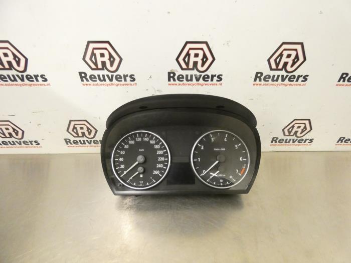 Instrument panel from a BMW 3 serie (E90) 318i 16V 2006
