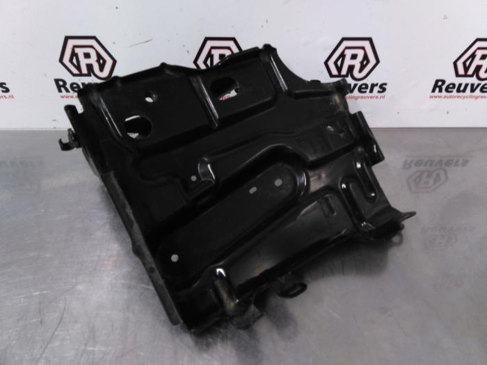 Begagnade Batterilåda Toyota Aygo (B10) 1.0 12V VVT-i Pris € 15,00 Marginaltabell erbjuds av Autorecycling Reuvers B.V.