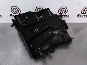 Used Battery box Toyota Aygo (B10) 1.0 12V VVT-i Price € 15,00 Margin scheme offered by Autorecycling Reuvers B.V.