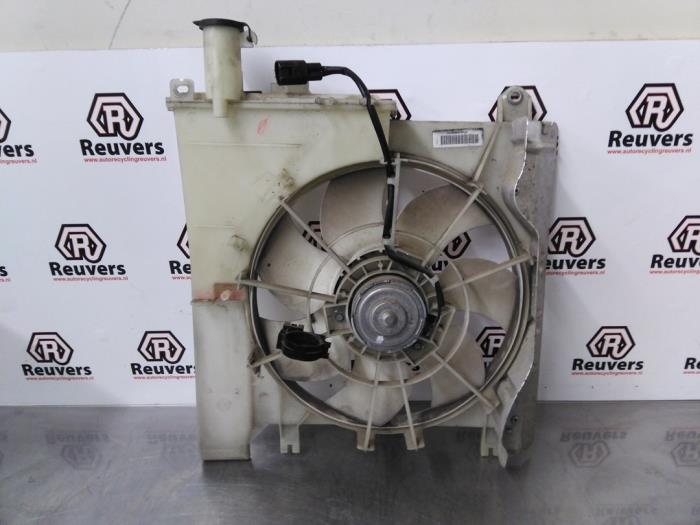 Begagnade Fläktmotor Toyota Aygo (B10) 1.0 12V VVT-i Pris € 35,00 Marginaltabell erbjuds av Autorecycling Reuvers B.V.