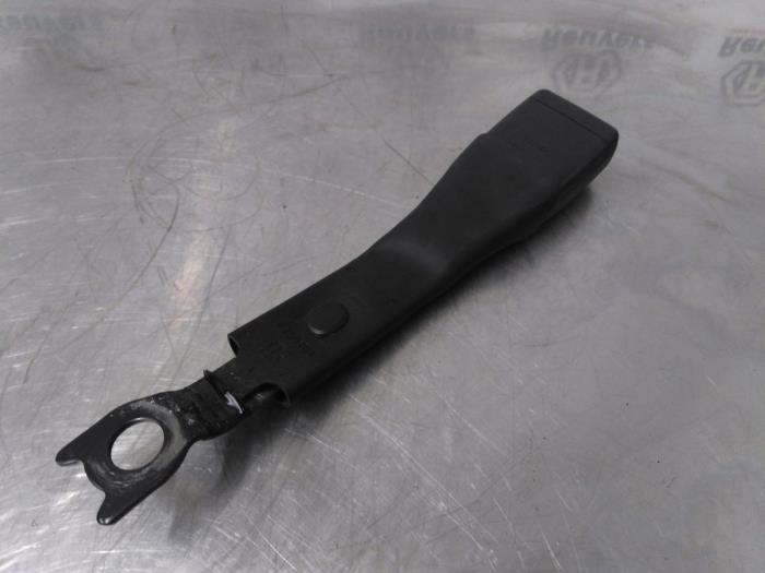 Front seatbelt buckle, right from a Toyota Aygo (B10) 1.0 12V VVT-i 2012