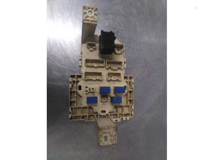 Fuse box Suzuki Splash 1.2 16V LPG 020100 CALSONIC