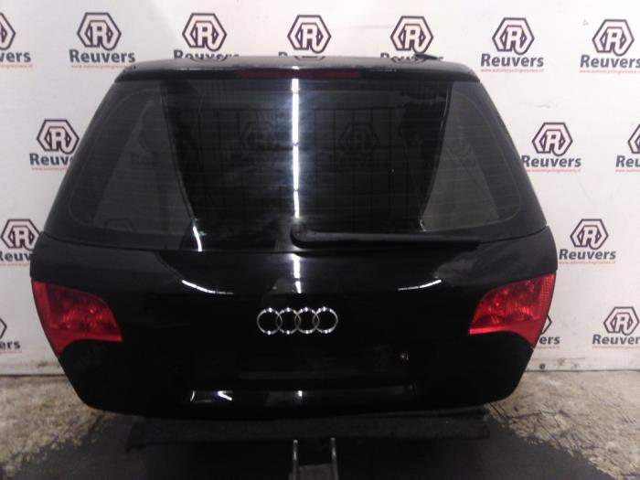 Używane Tylna klapa Audi A4 Avant (B7) 2.5 TDI V6 24V Cena € 125,00 Procedura marży oferowane przez Autorecycling Reuvers B.V.