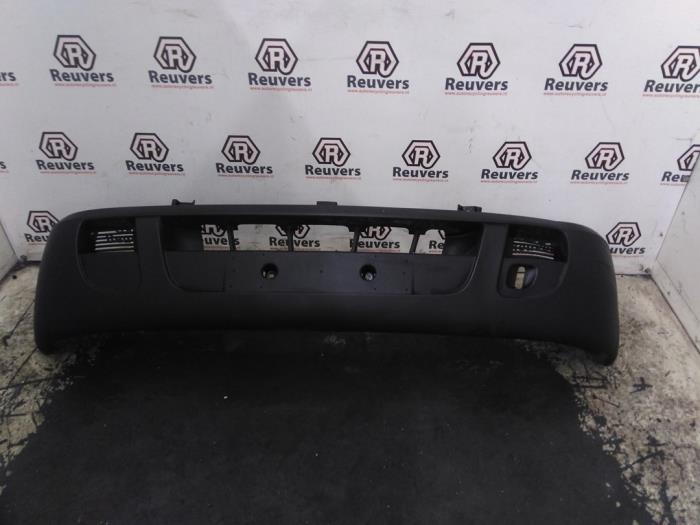 Usados Parachoques LDV Maxus 2.5 Cdi Precio € 75,00 Norma de margen ofrecido por Autorecycling Reuvers B.V.