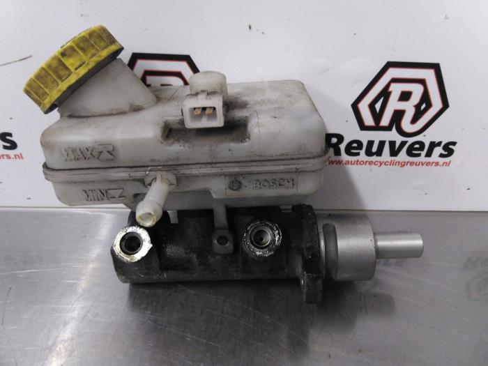 Master cylinder from a LDV Maxus 2.5 Cdi 2008