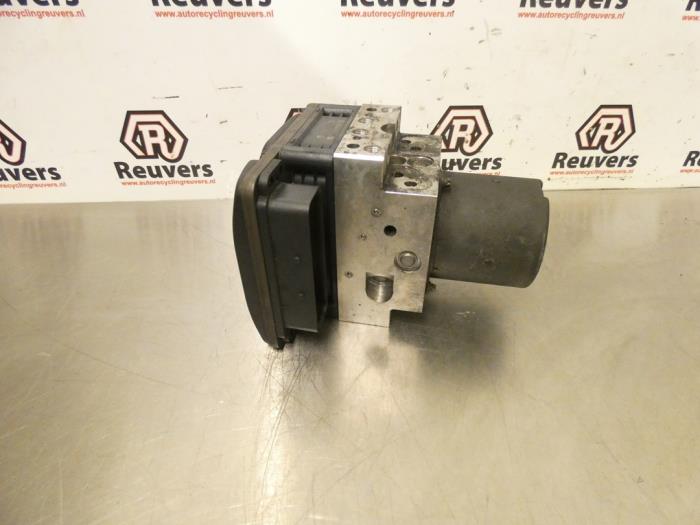 Begagnade ABS-pump Mercedes E Combi (S211) 3.0 E-320 CDI V6 24V Pris € 150,00 Marginaltabell erbjuds av Autorecycling Reuvers B.V.