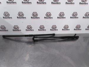 Used Front wiper arm Peugeot 107 1.0 12V Price € 20,00 Margin scheme offered by Autorecycling Reuvers B.V.