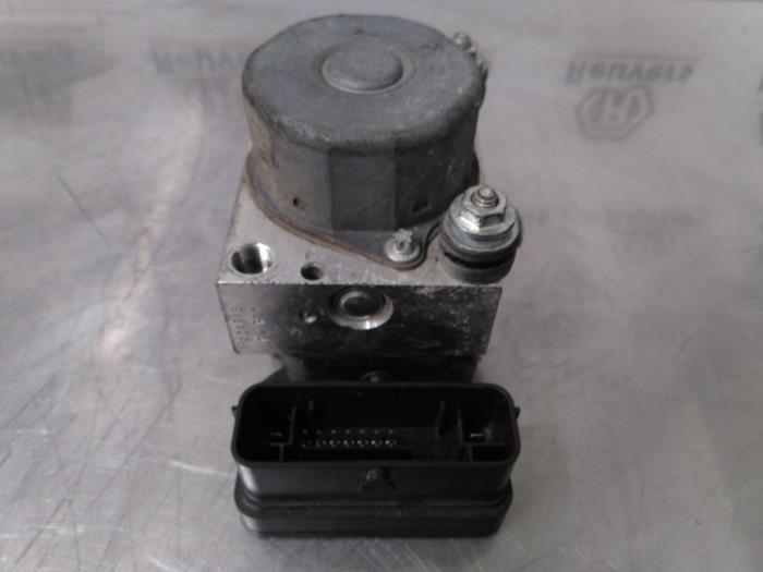 Pompe ABS d'un Peugeot 107 1.0 12V 2012