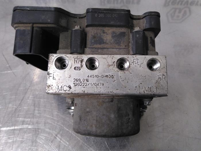 Pompe ABS d'un Peugeot 107 1.0 12V 2012