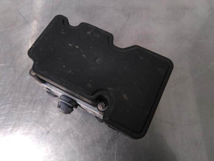 Pompe ABS d'un Peugeot 107 1.0 12V 2012