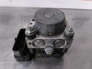 Pompe ABS d'un Peugeot 107 1.0 12V 2012