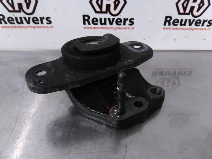 Used Engine mount Peugeot 107 1.0 12V Price € 20,00 Margin scheme offered by Autorecycling Reuvers B.V.